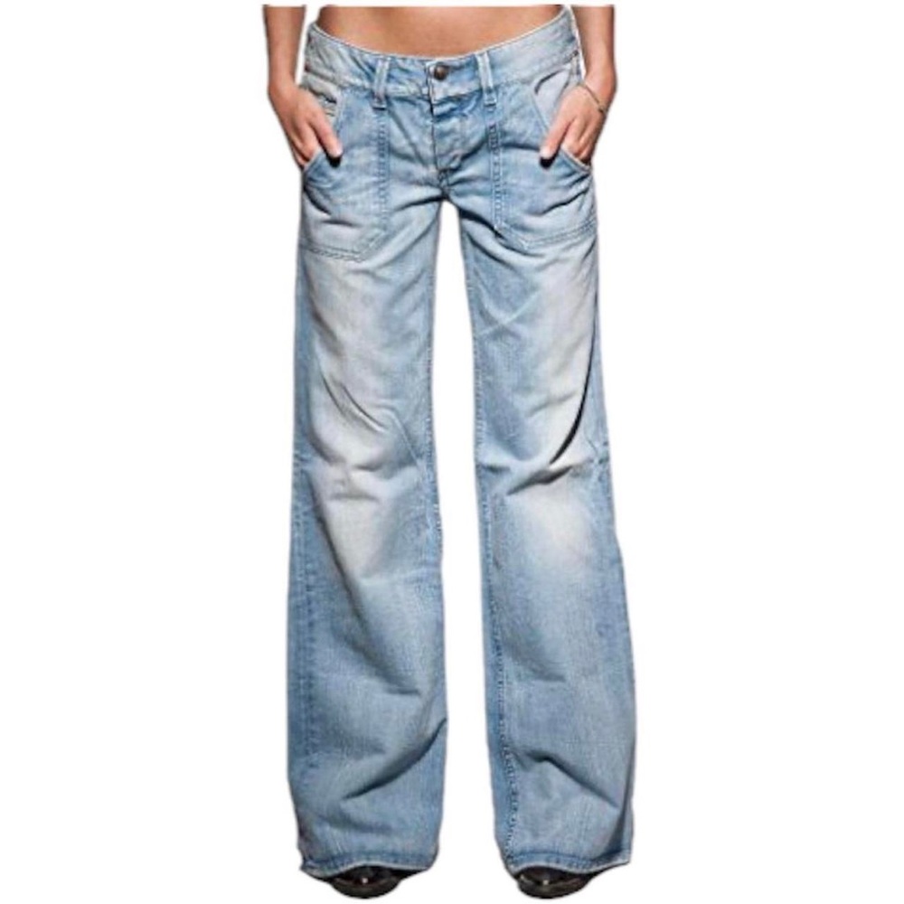 vintage diesel women’s W28 L32 “wirky” light wash low rise bootcut jeans